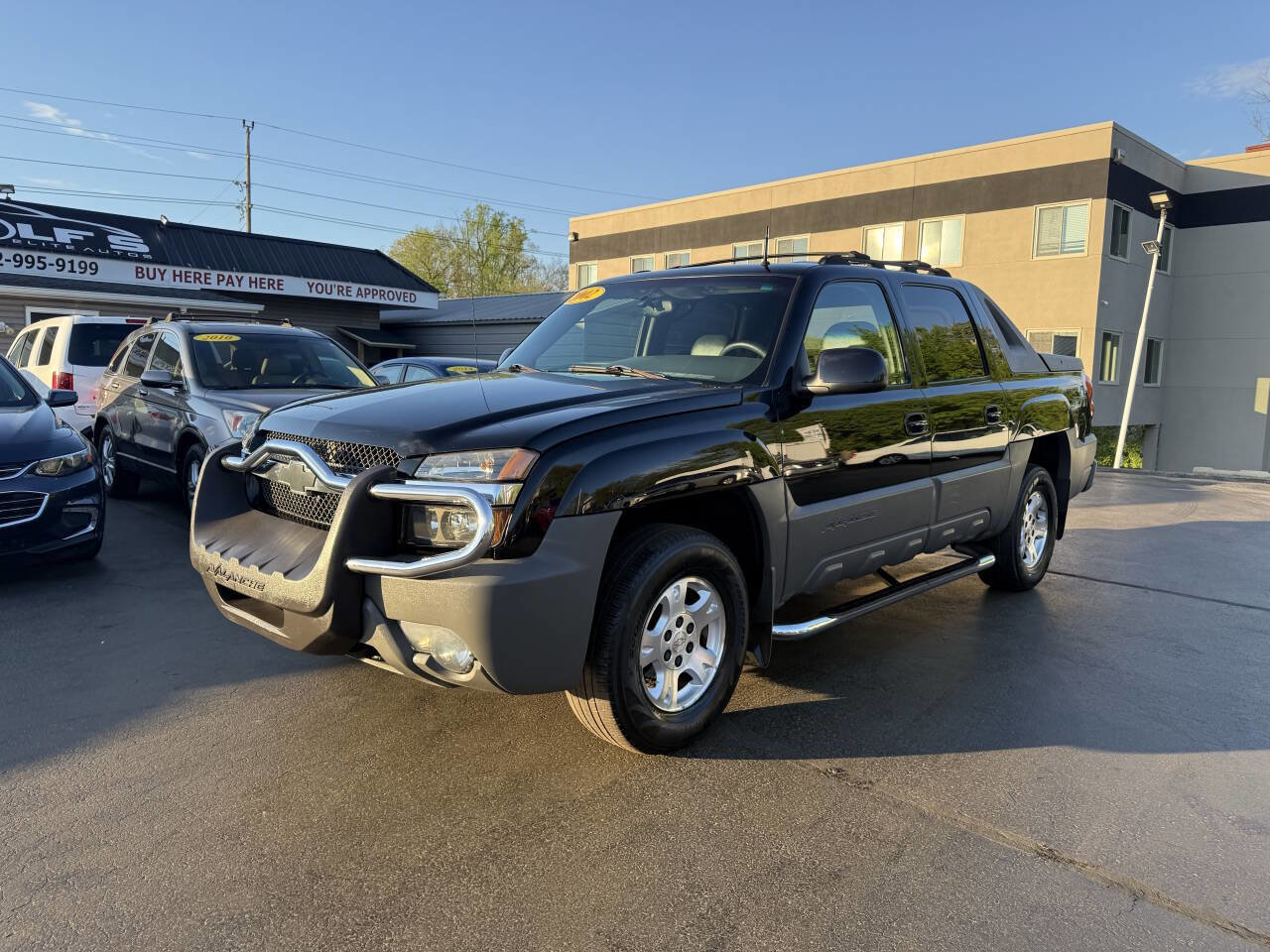 Used 2002 Chevrolet Avalanche 4x4 w/ Off-Road Suspension Pkg image 2
