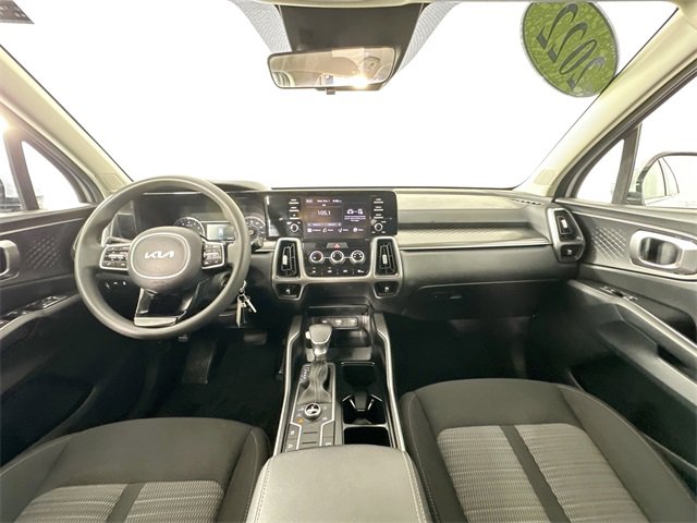 Used 2022 Kia Sorento LX image 3