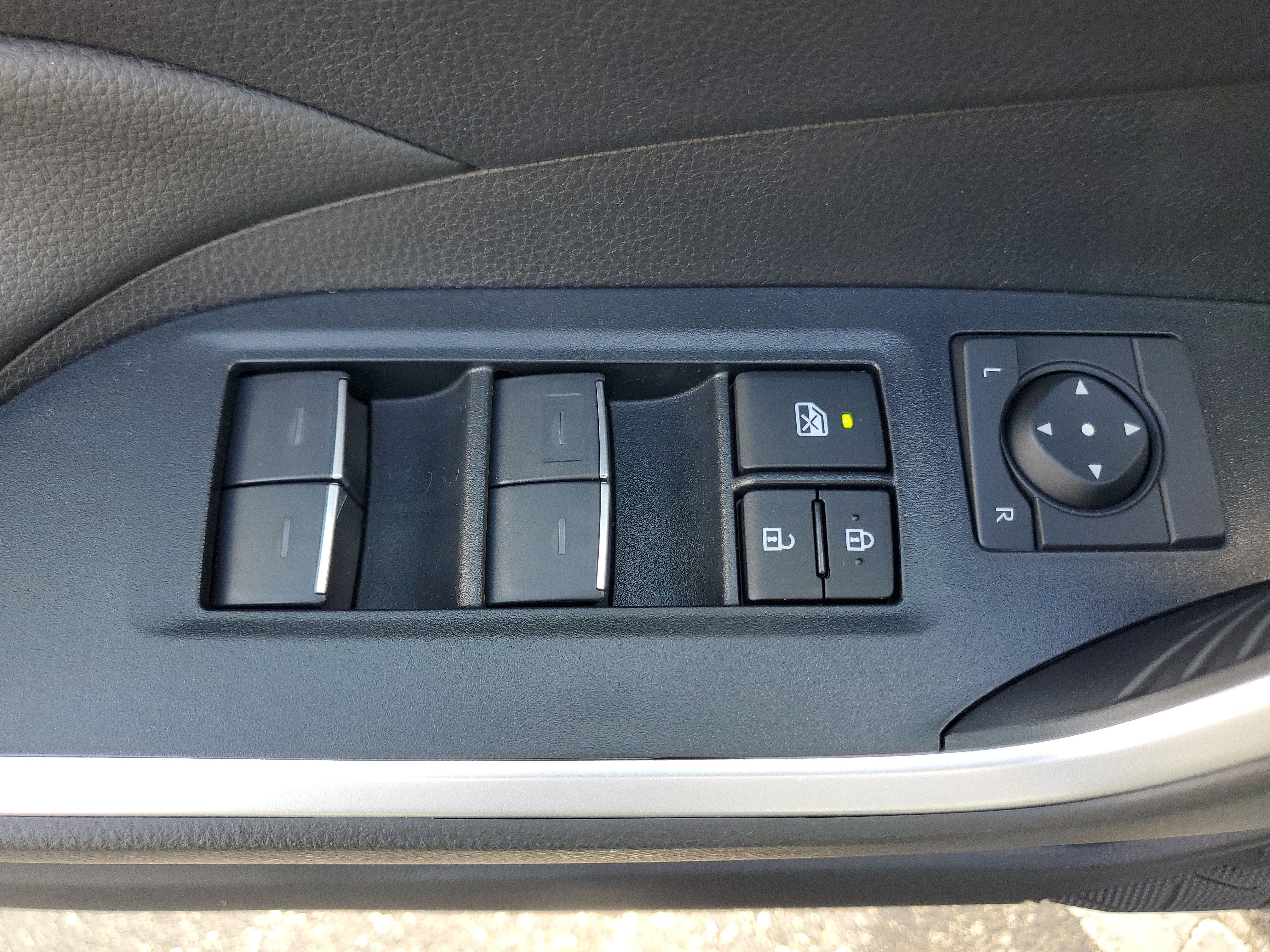 Used 2025 Toyota RAV4 XLE image 22