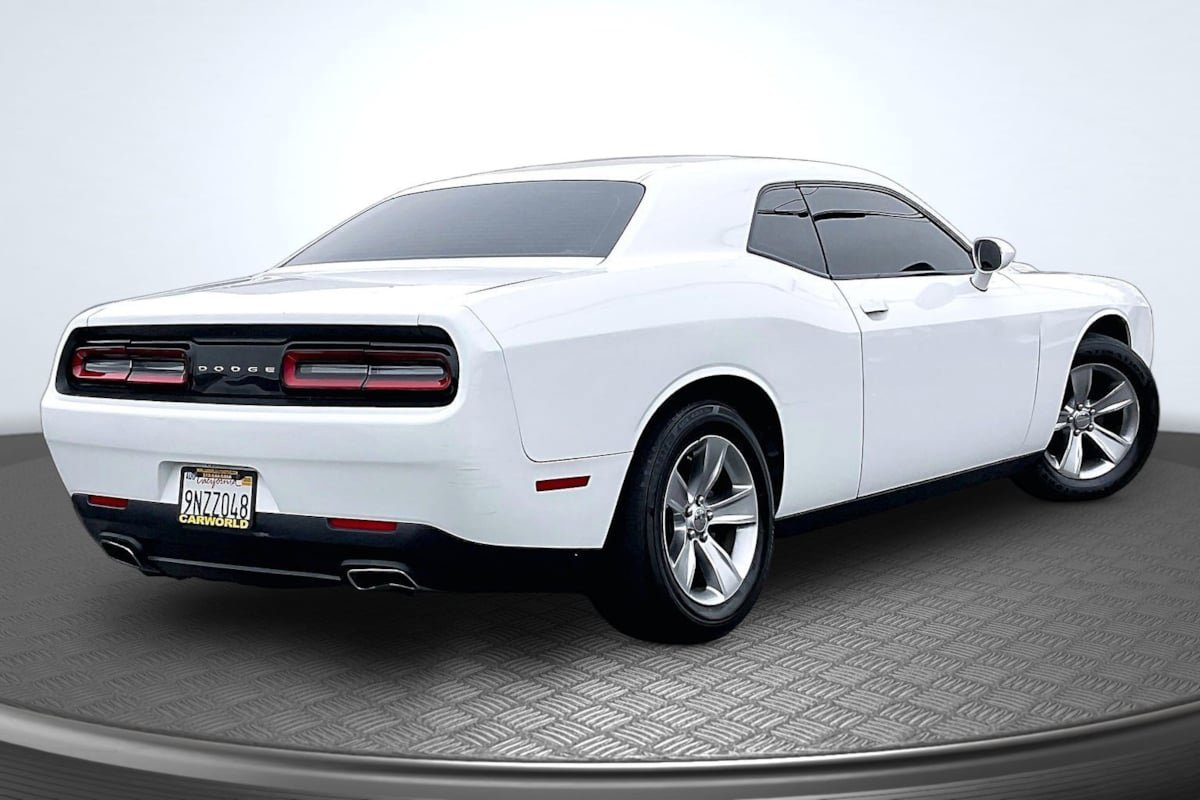 Used 2016 Dodge Challenger SXT RWD image 13