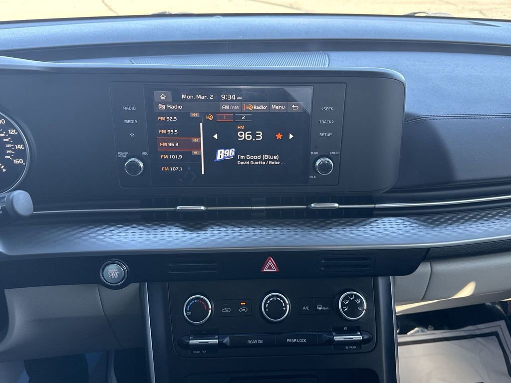 Used 2024 Kia Carnival LX image 12