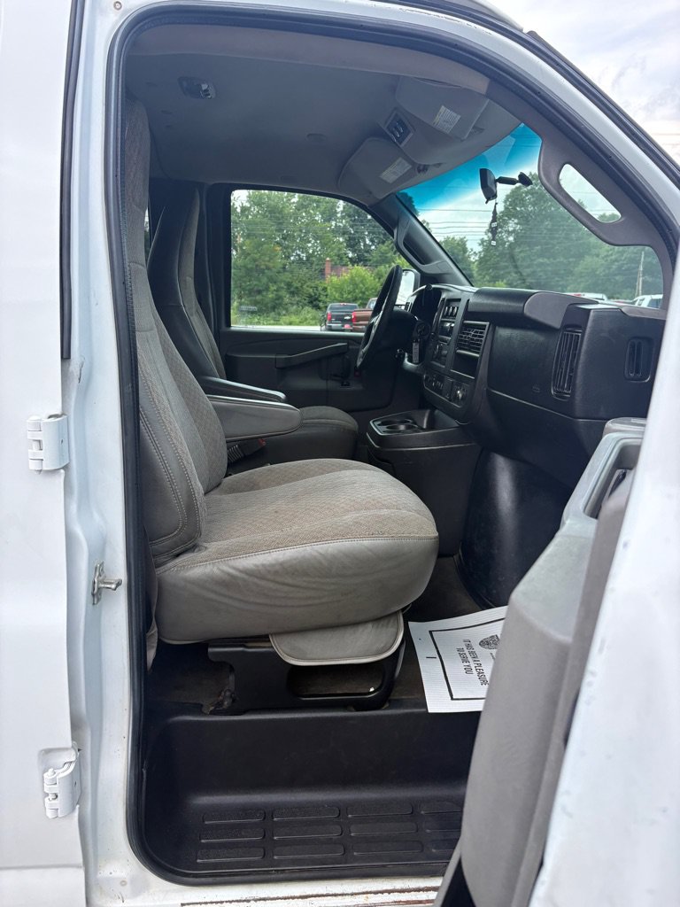Used 2017 Chevrolet Express 3500 LT w/ LT Preferred Equipment Group RWD image 10