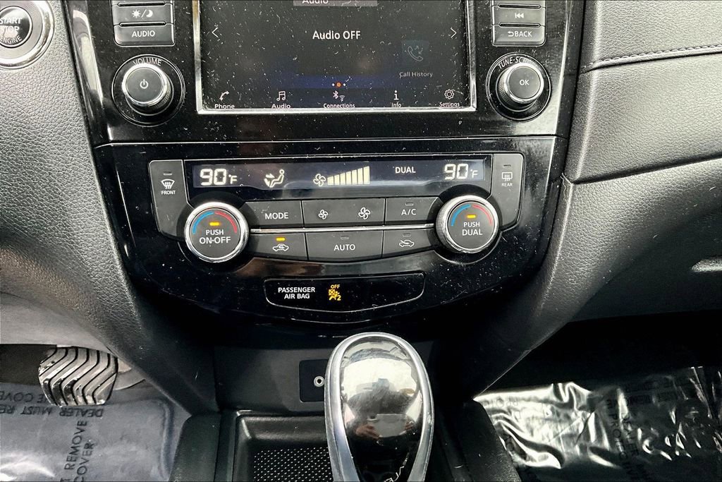 Used 2020 Nissan Rogue SV image 15