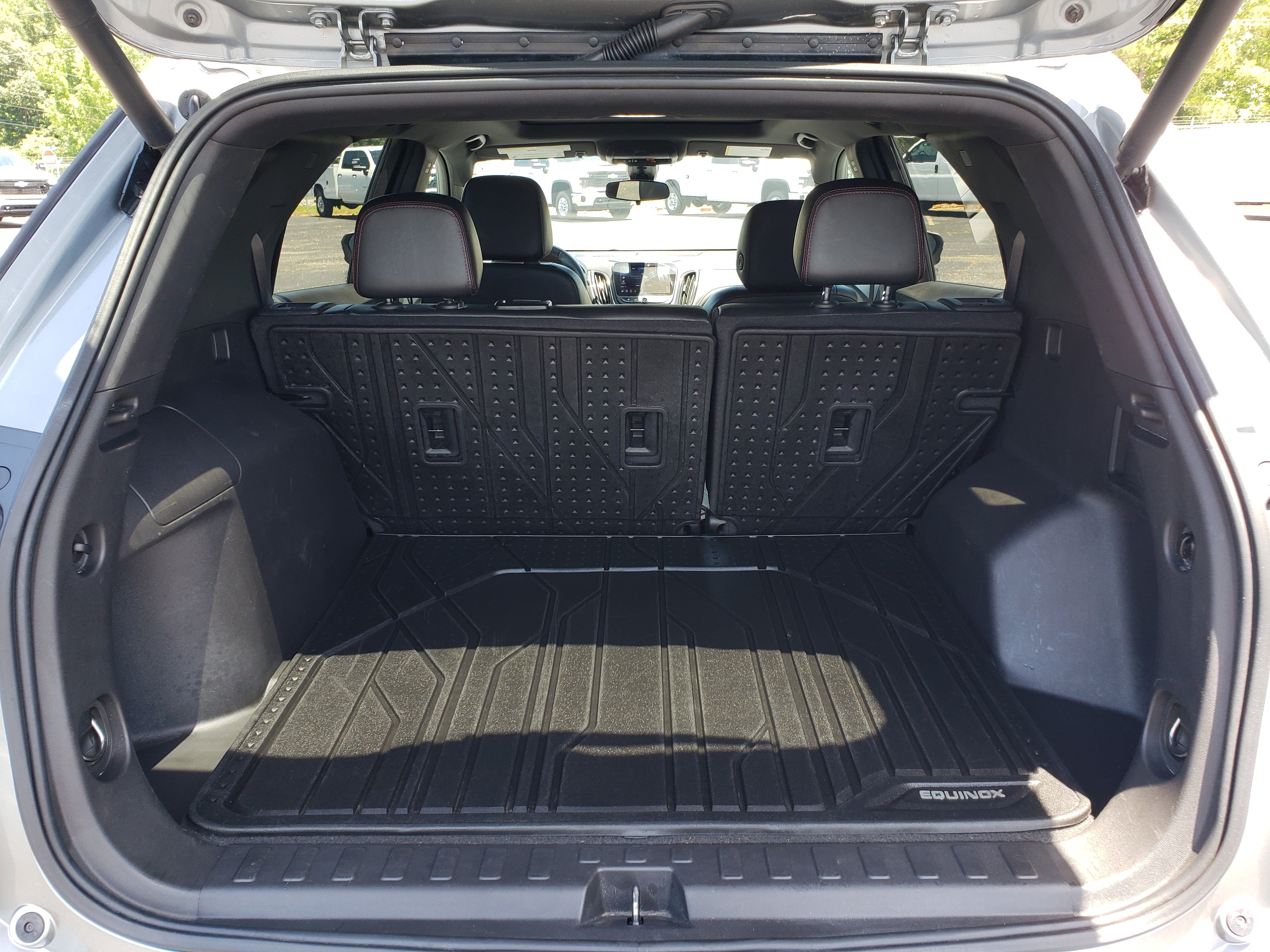 Used 2023 Chevrolet Equinox RS w/ RS Leather Package FWD image 11