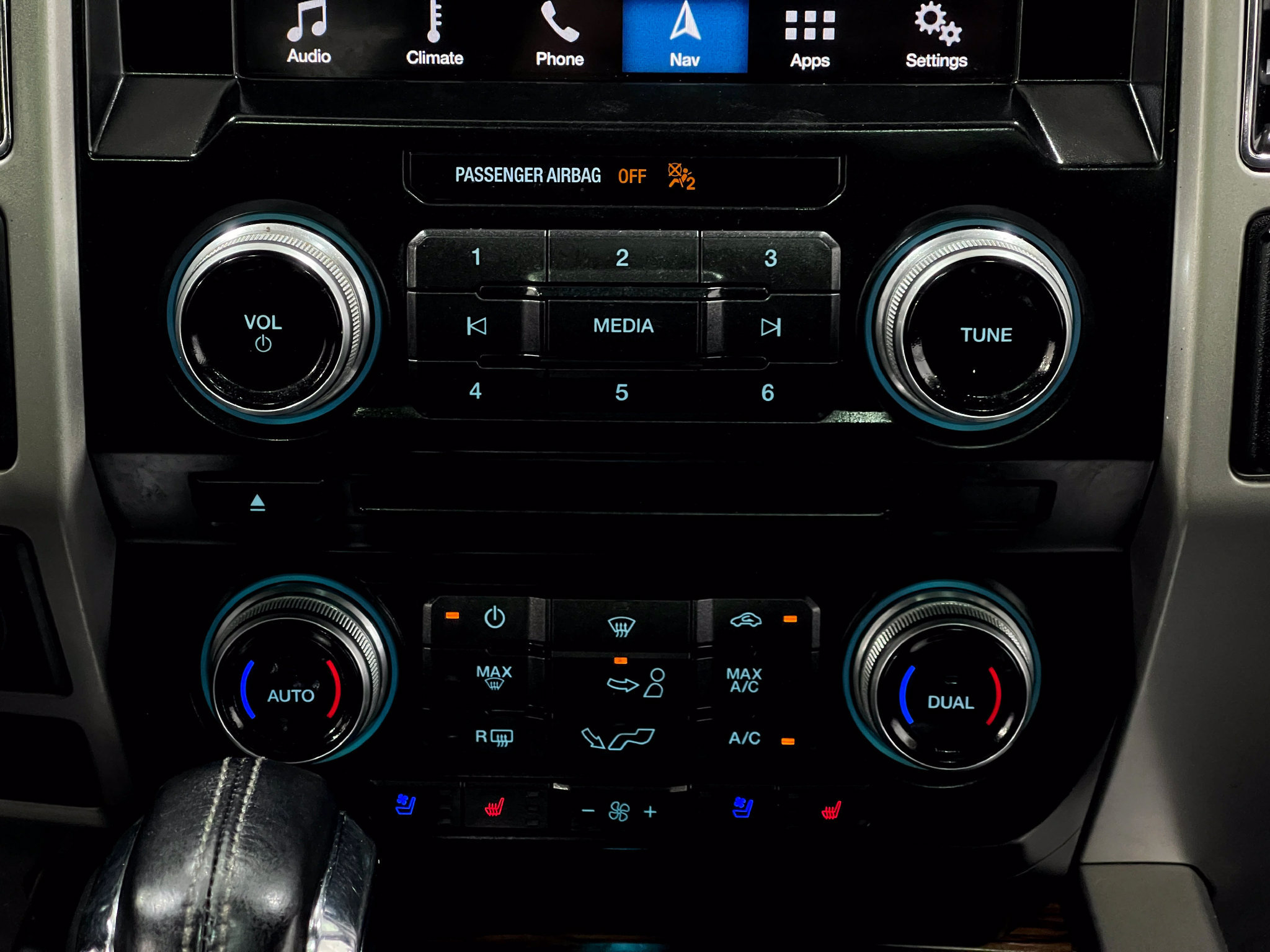 Used 2018 Ford F150 Lariat w/ Equipment Group 502A Luxury AWD/4WD image 25