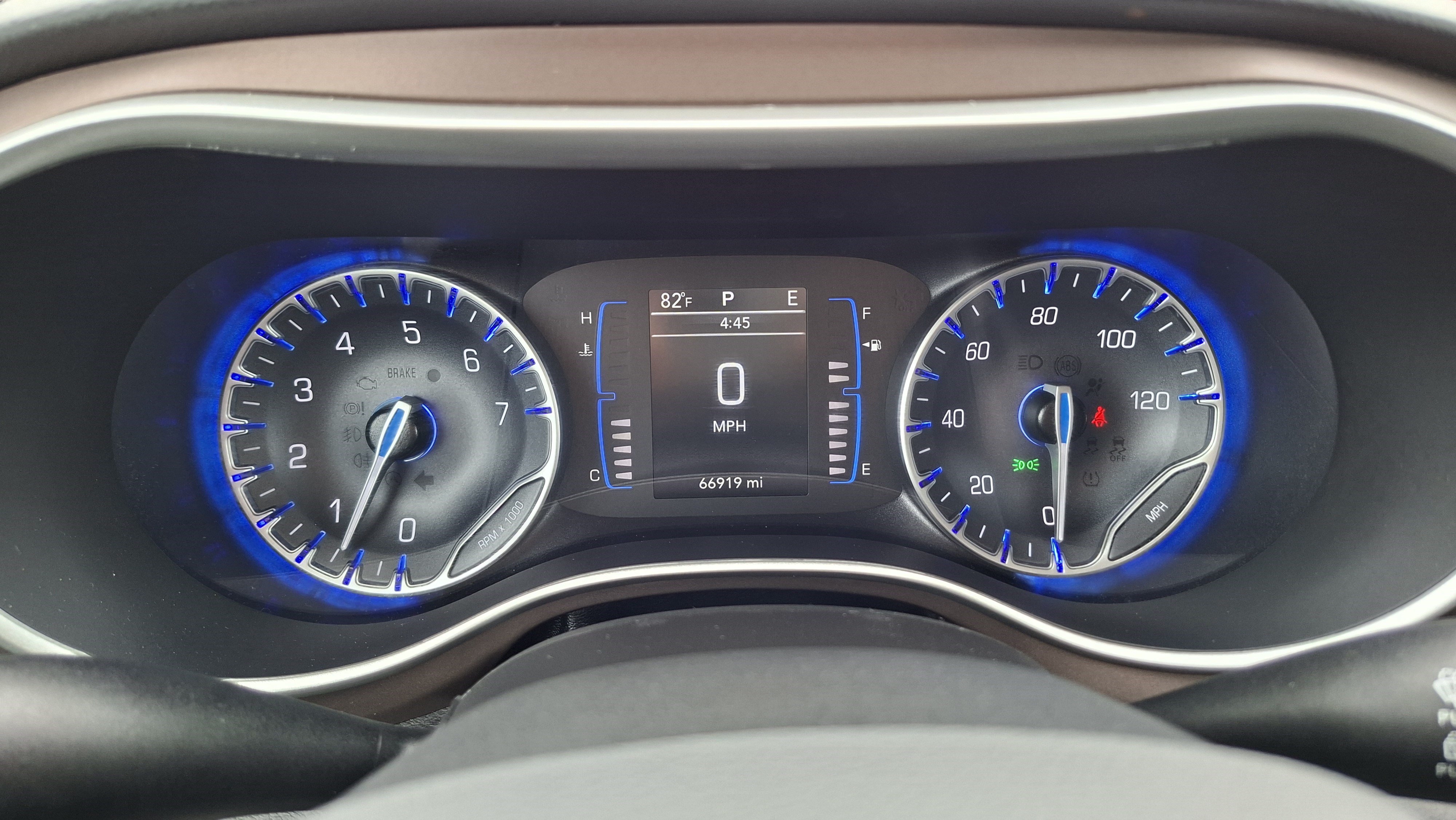 Used 2023 Chrysler Voyager LX FWD image 12