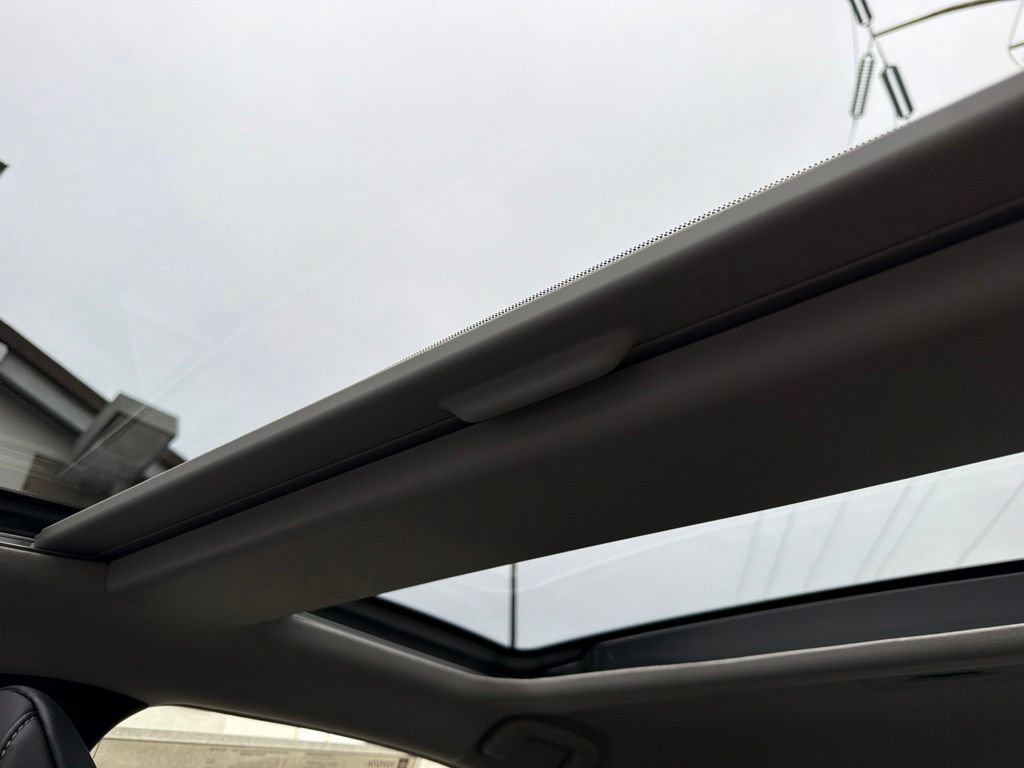 New 2027 Toyota Prius Limited AWD/4WD image 22