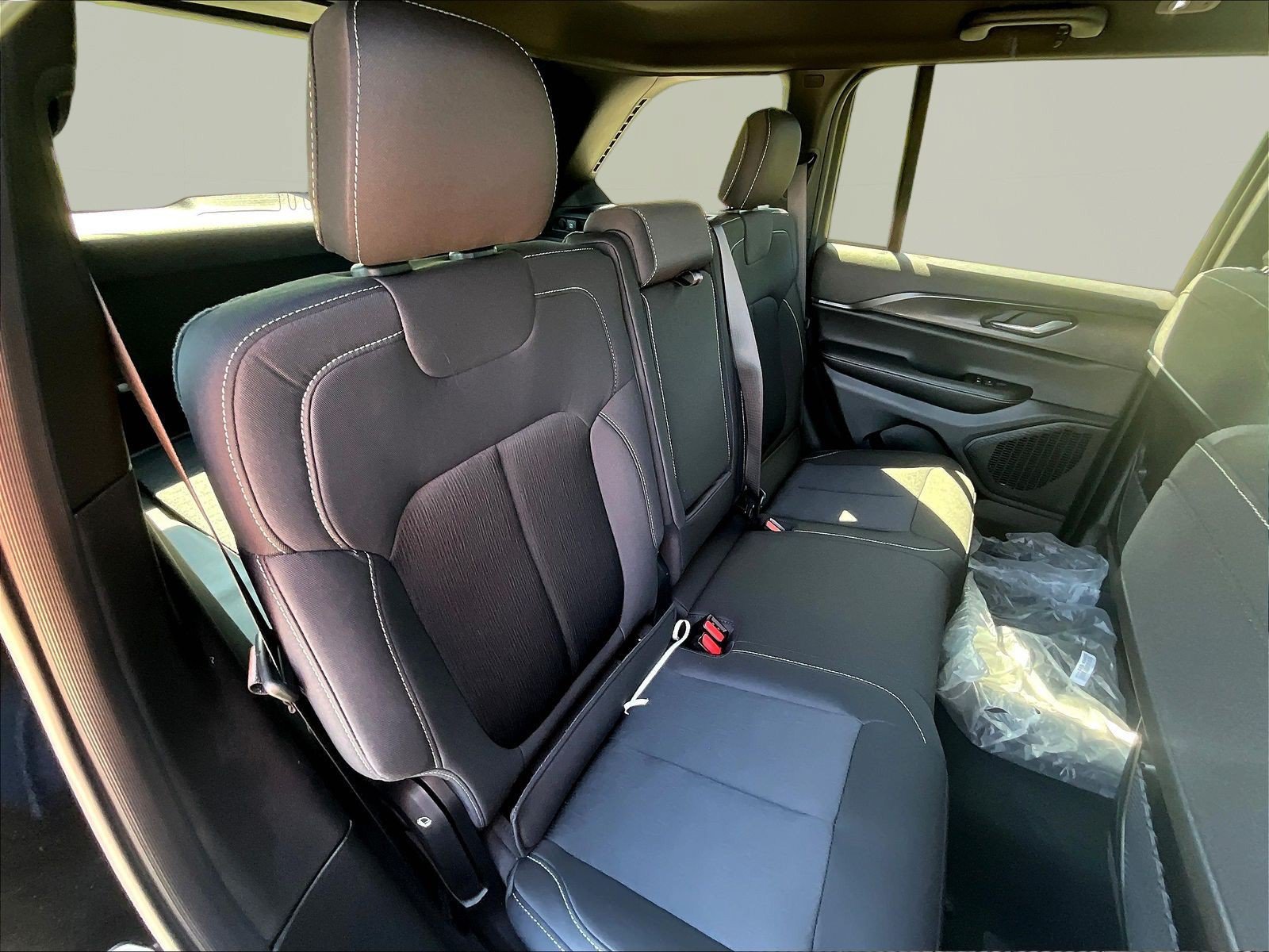New 2026 Jeep Grand Cherokee Laredo w/ Trailer Tow Package AWD/4WD image 20