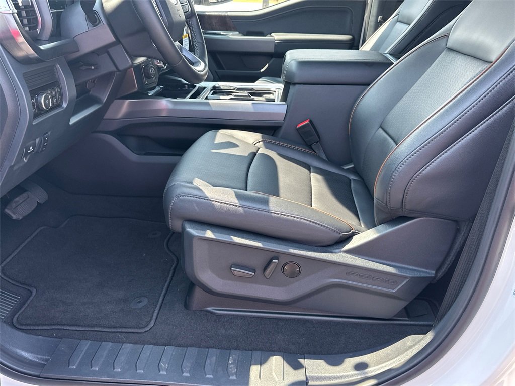 New 2025 Ford F350 4x4 Crew Cab Super Duty image 9