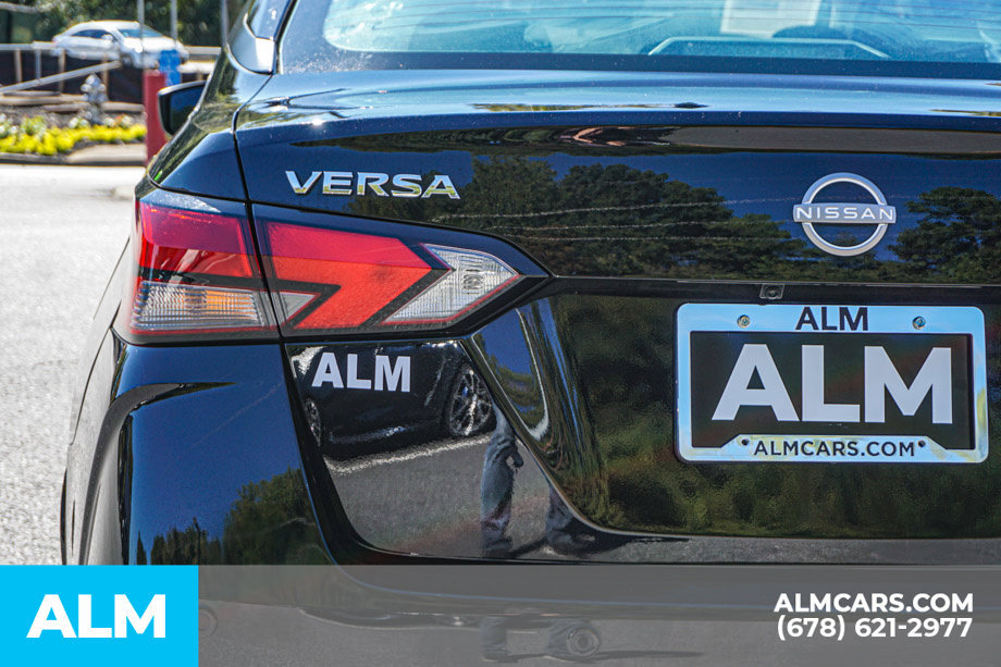 Used 2025 Nissan Versa SV FWD image 12