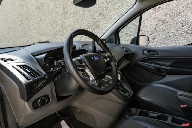 Used 2022 Ford Transit Connect XL image 2