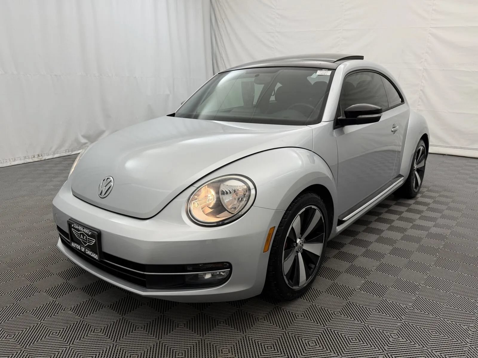 Used 2013 Volkswagen Beetle Turbo FWD image 2