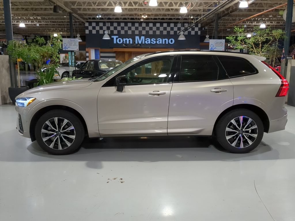 Used 2024 Volvo XC60 B5 Plus w/ Protection Package Premier AWD/4WD image 18