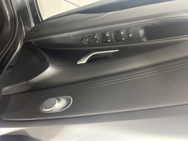 Certified 2025 Hyundai Elantra Limited image 6