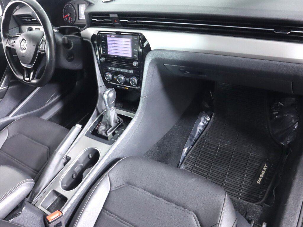 Used 2020 Volkswagen Passat 2.0T SE image 36
