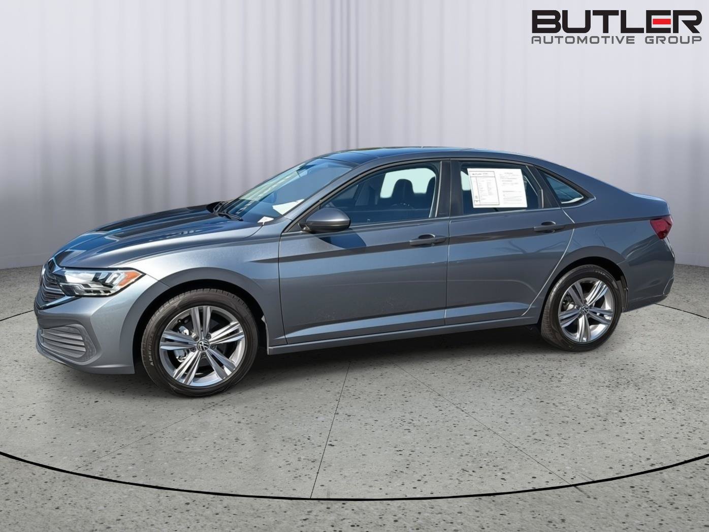 Used 2022 Volkswagen Jetta SE FWD image 3