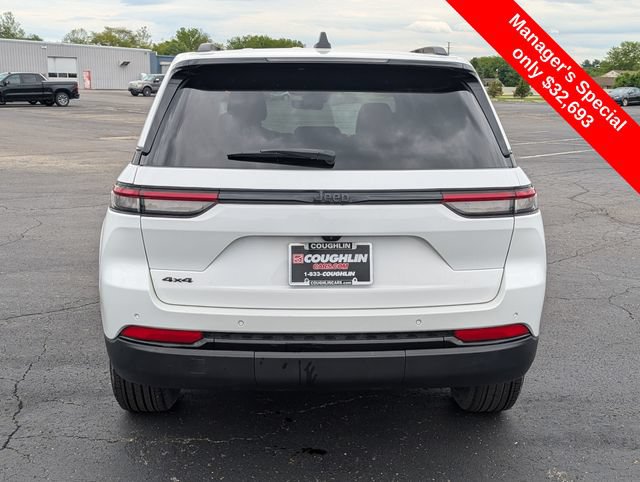 Used 2025 Jeep Grand Cherokee Altitude AWD/4WD image 6