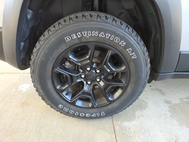 Used 2019 Jeep Cherokee Trailhawk AWD/4WD image 75