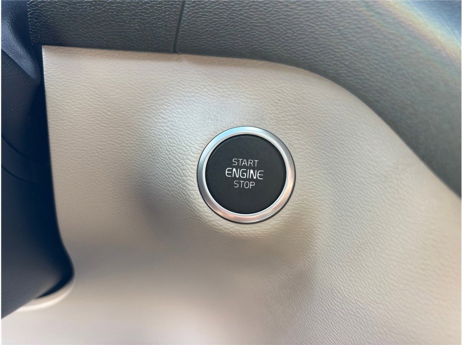 Used 2020 Volvo XC40 T5 Inscription w/ Protection Package image 28