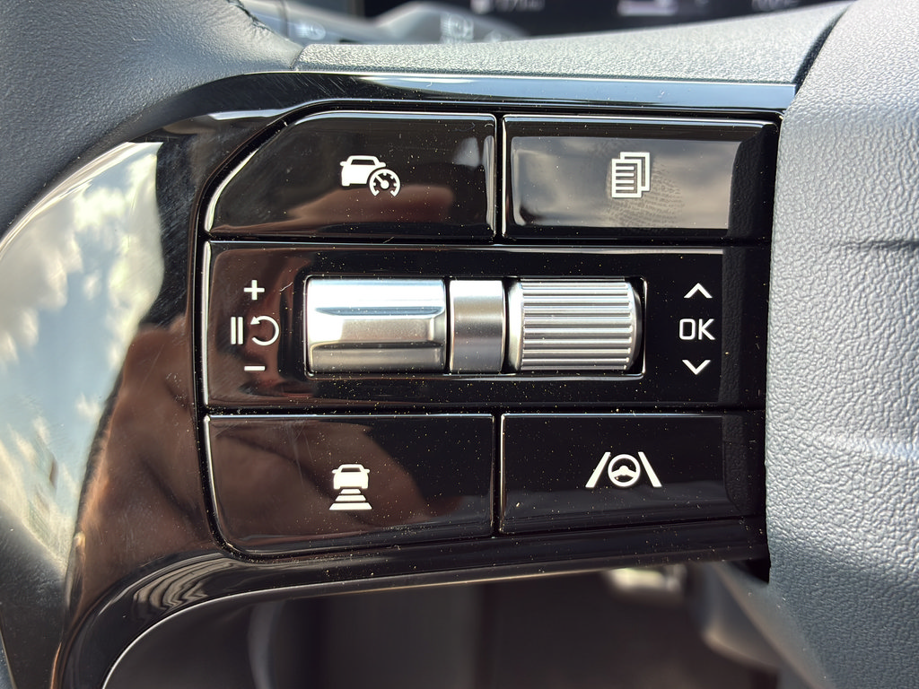 New 2027 Kia Carnival SX w/ Dark Edition Package FWD image 36
