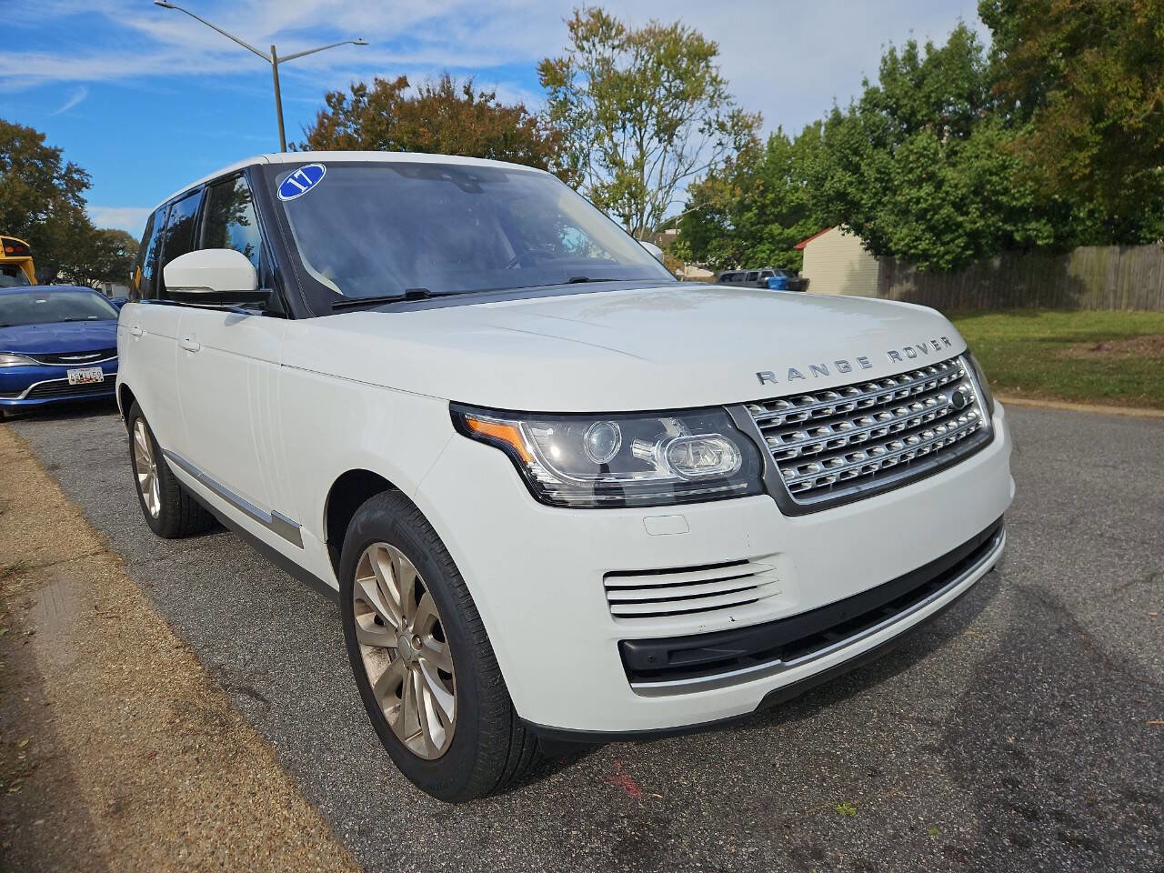 Used 2017 Land Rover Range Rover HSE image 8