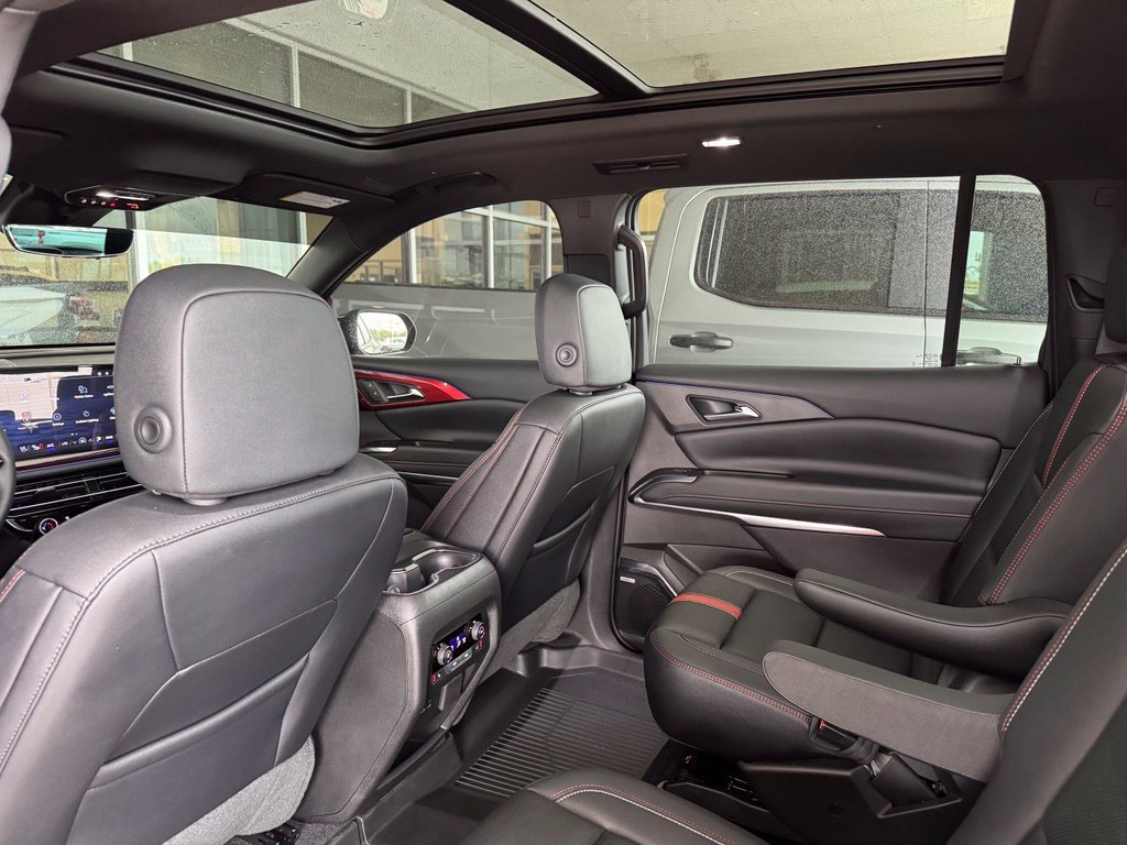 Used 2025 Chevrolet Traverse RS AWD/4WD image 26