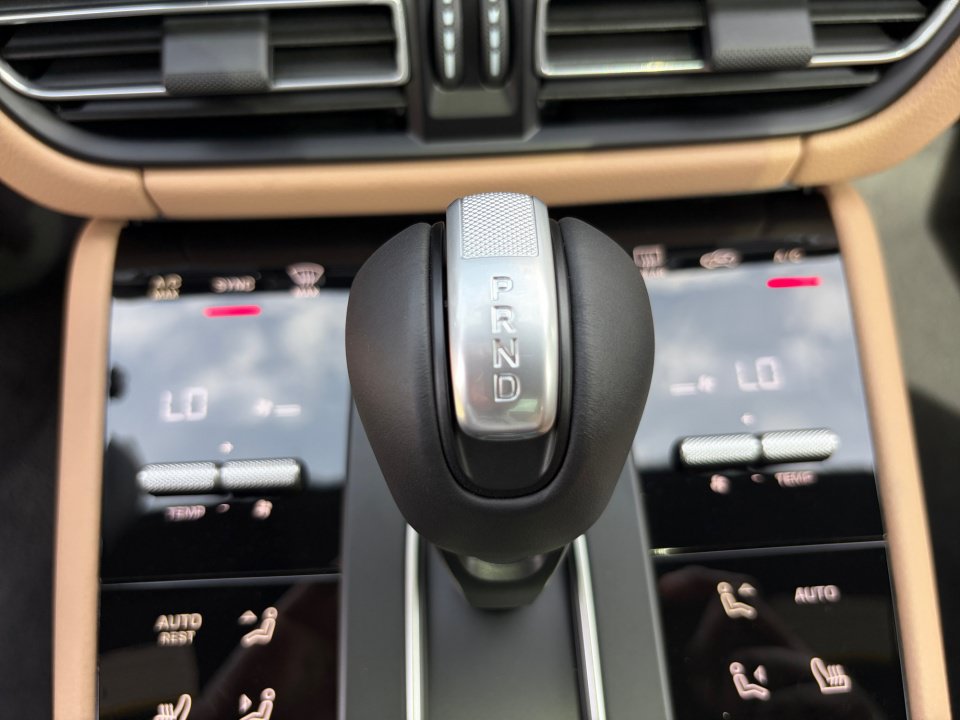 New 2026 Porsche Macan AWD/4WD image 25