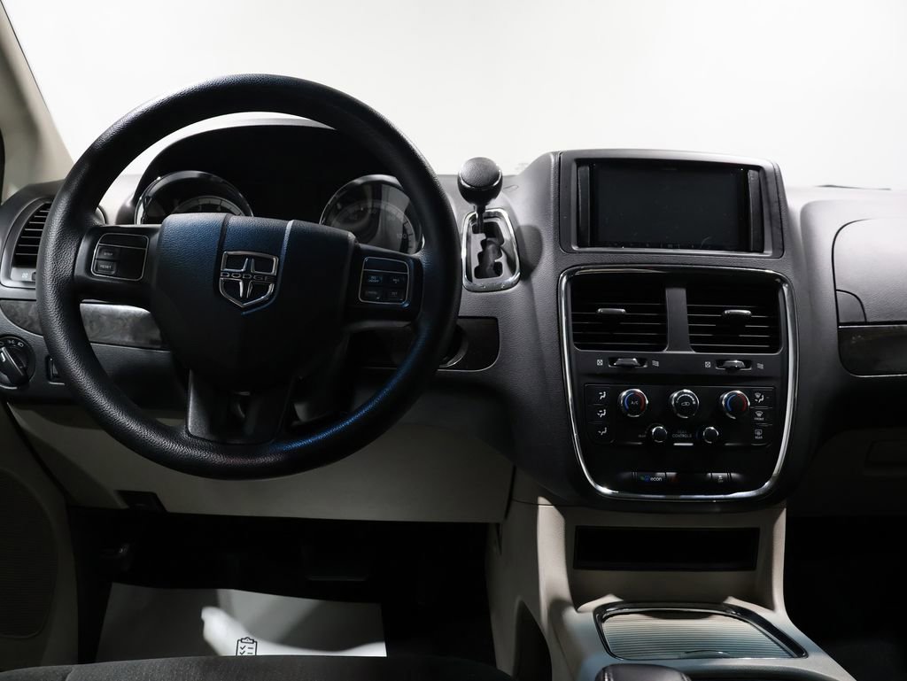 Used 2016 Dodge Grand Caravan SXT image 16