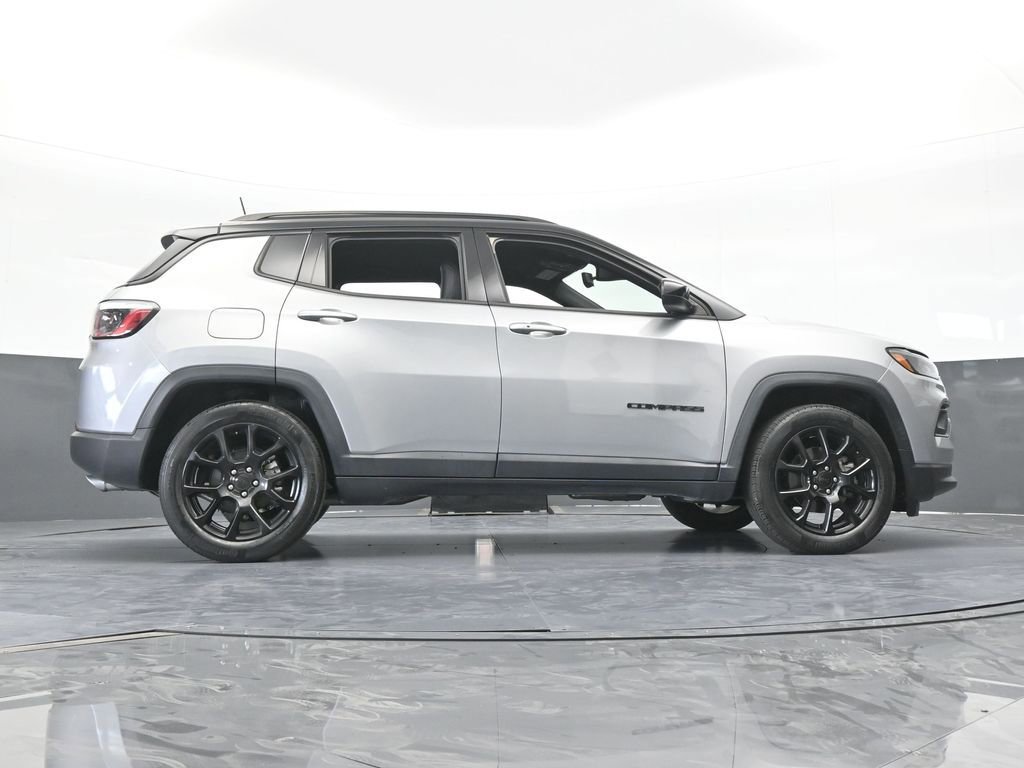 Used 2022 Jeep Compass Latitude FWD image 56