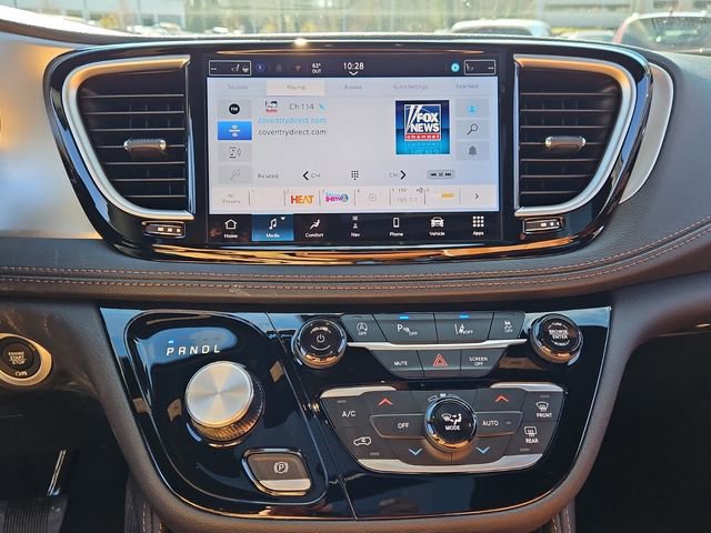 New 2026 Chrysler Pacifica Pinnacle image 18