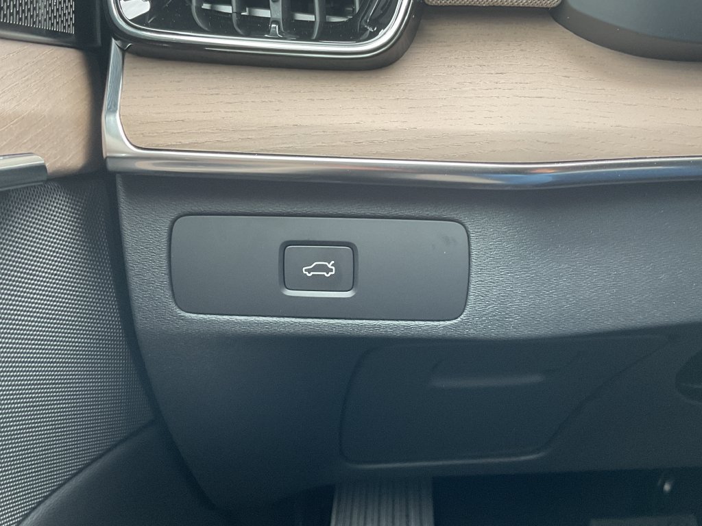 New 2027 Volvo XC90 B6 Plus AWD/4WD image 32