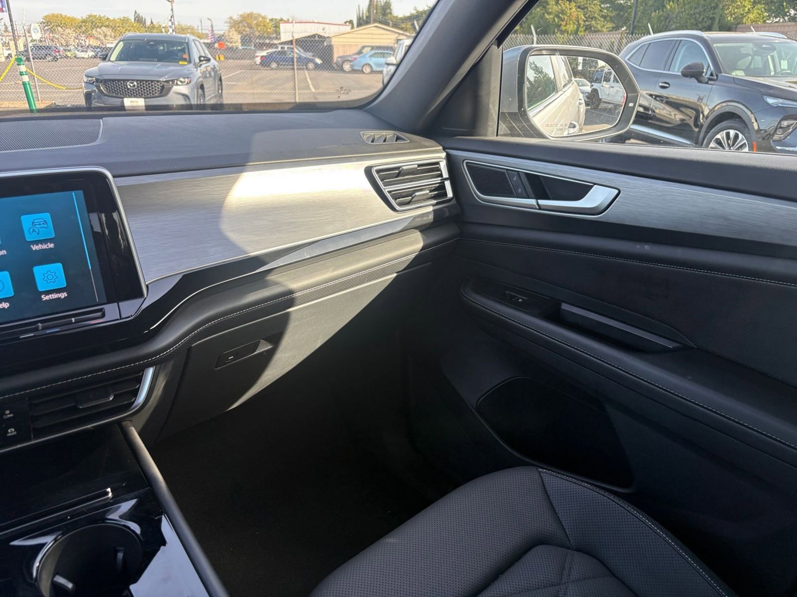 Used 2025 Volkswagen Atlas Cross Sport SE image 37