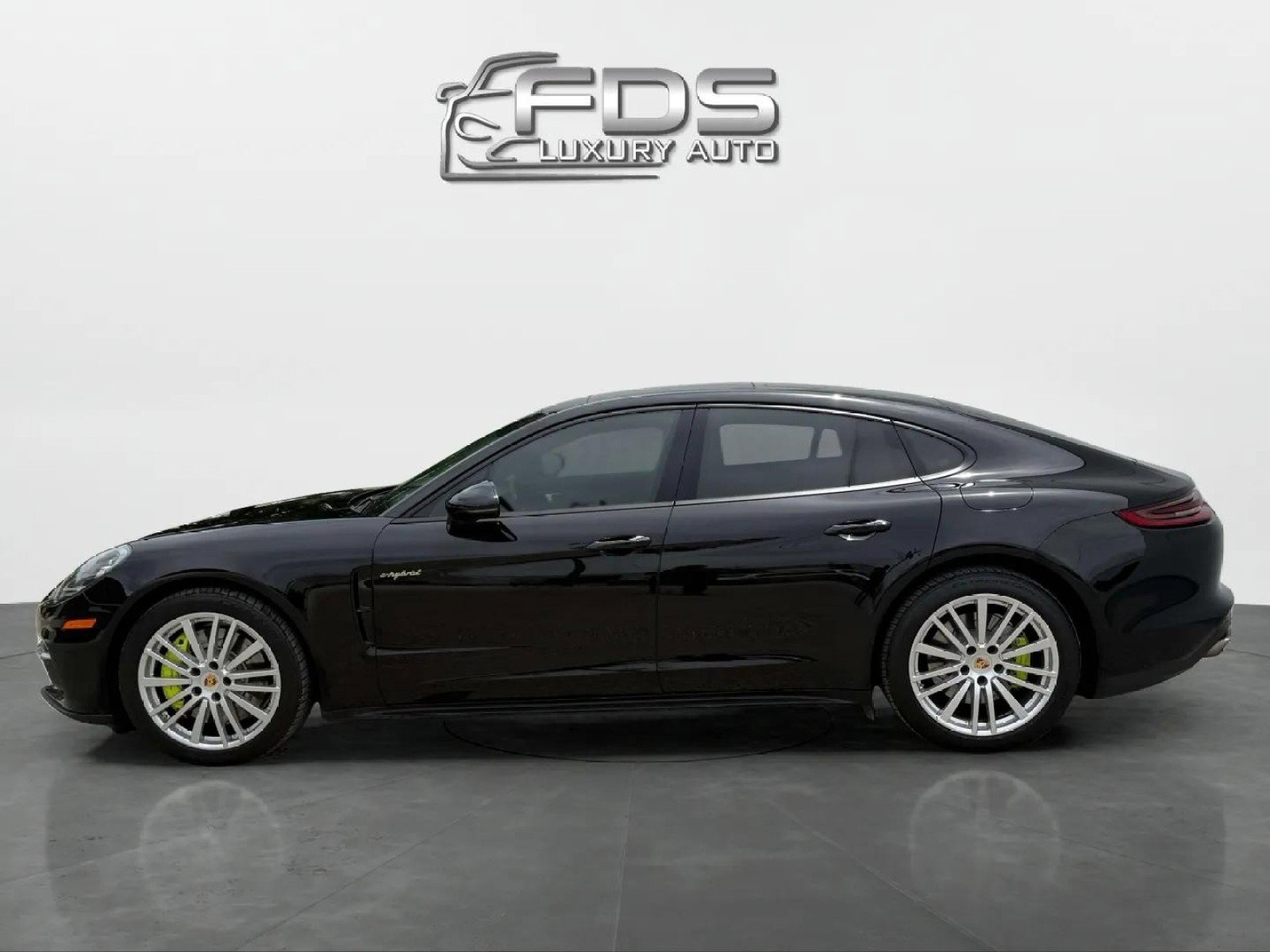 Used 2018 Porsche Panamera 4 image 4