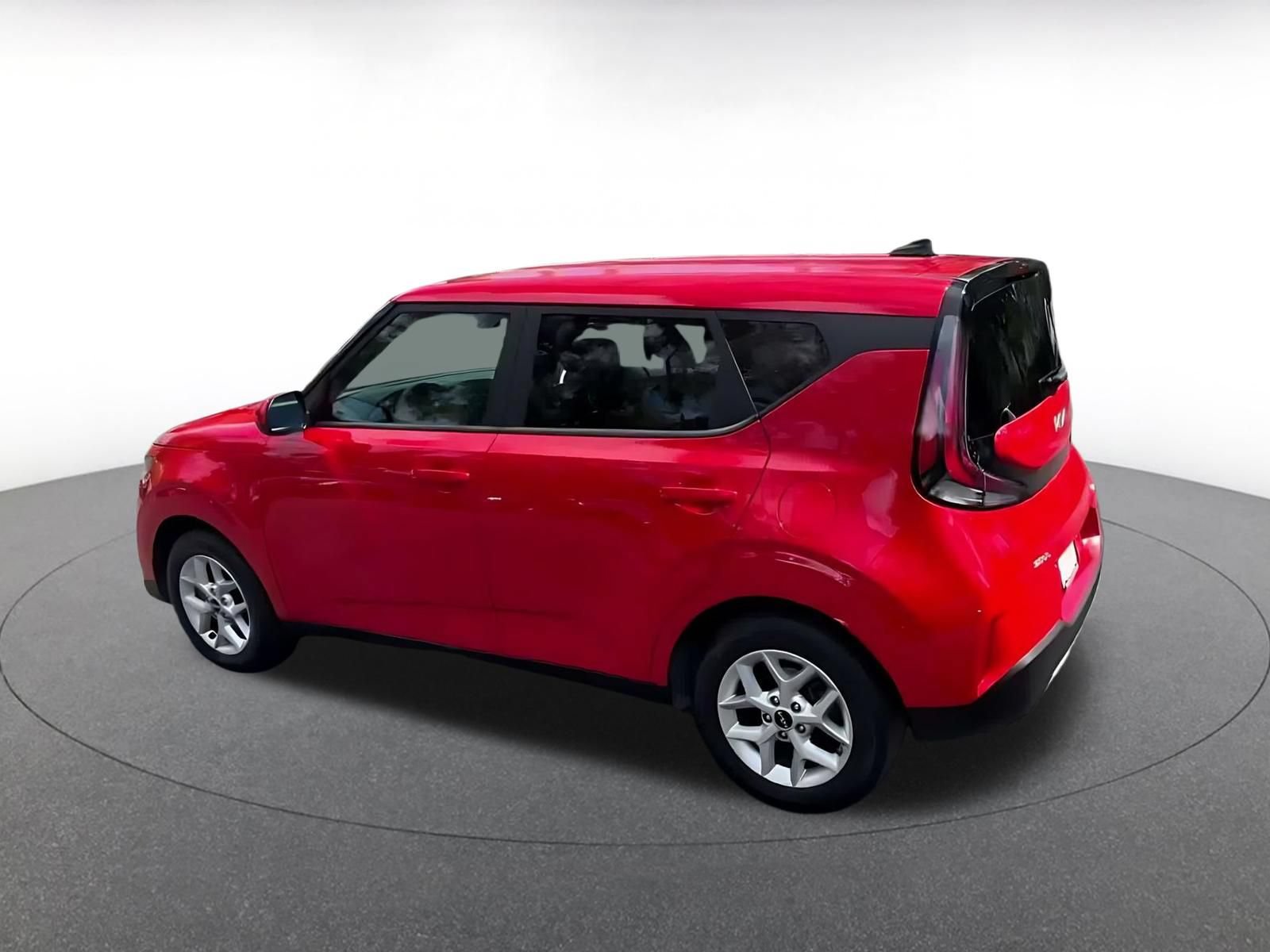 Used 2025 Kia Soul LX w/ LX Technology Package FWD image 9
