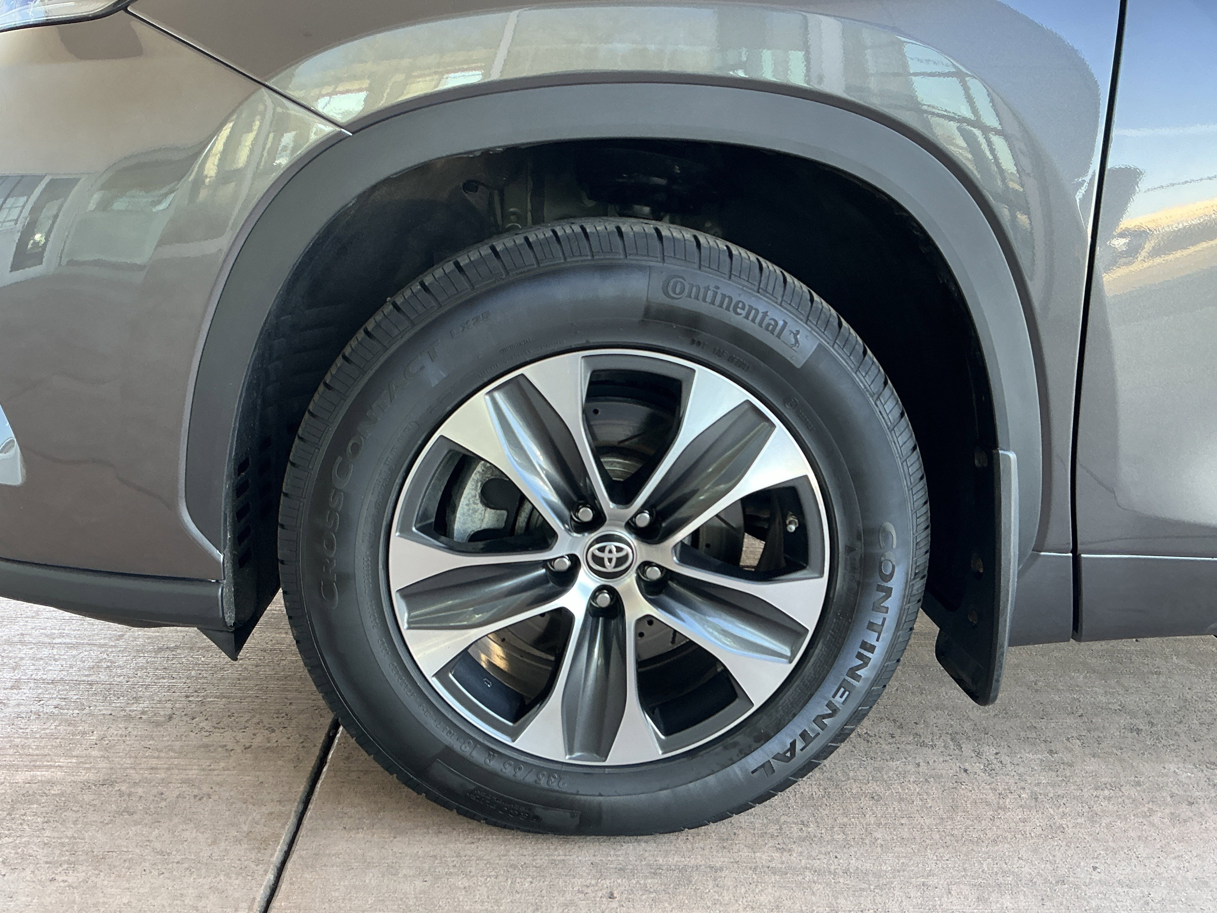 Used 2023 Toyota Highlander XLE image 26