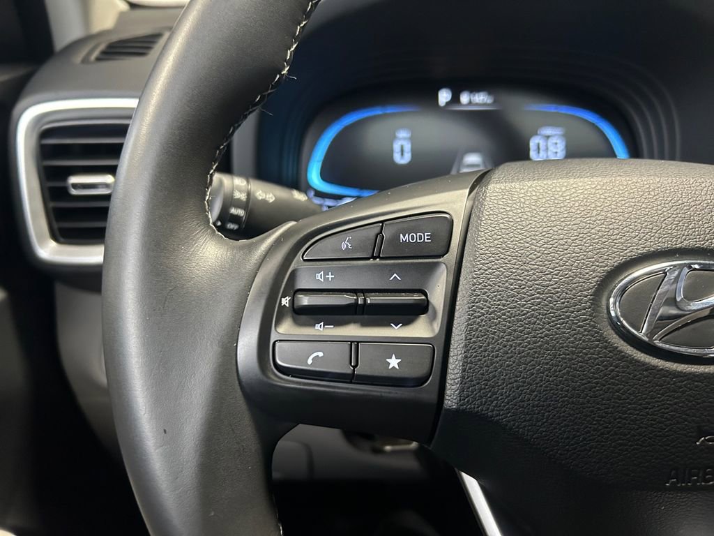 Used 2025 Hyundai Venue SEL image 17