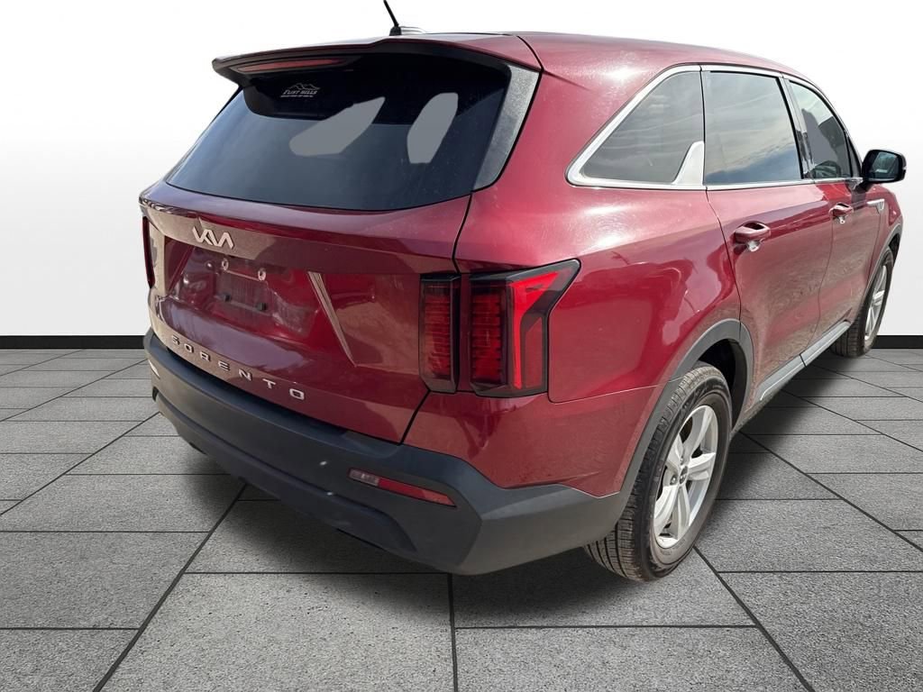 Used 2022 Kia Sorento LX image 5