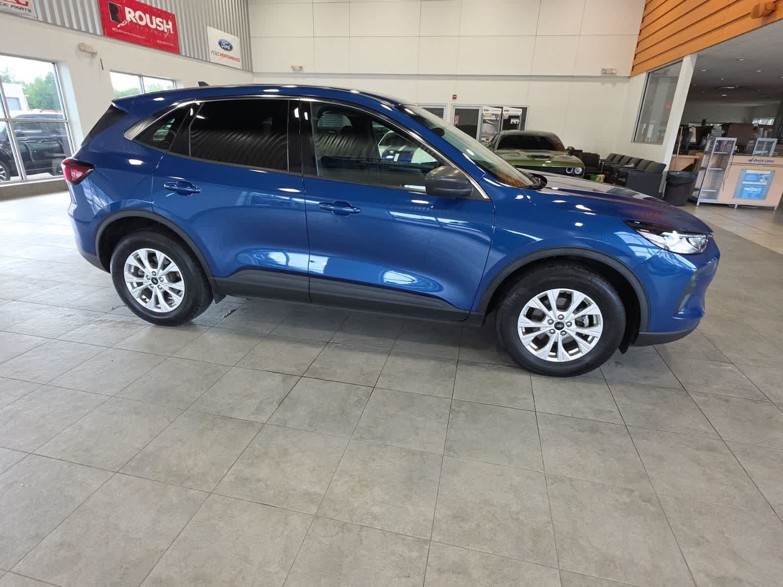 Used 2023 Ford Escape Active w/ Tech Pack #1 AWD/4WD image 5