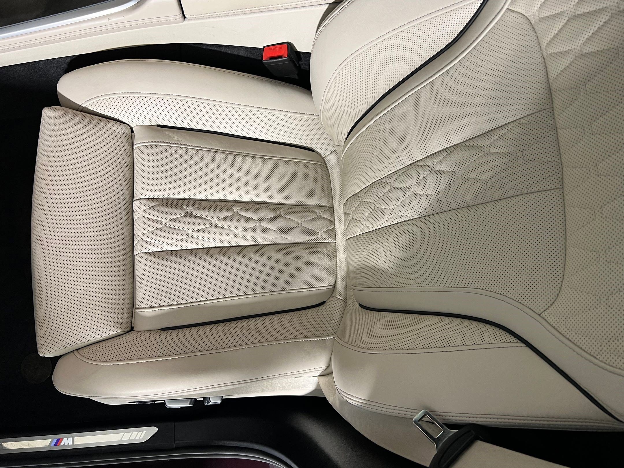 Certified 2024 BMW X7 xDrive40i w/ M Sport Package image 25