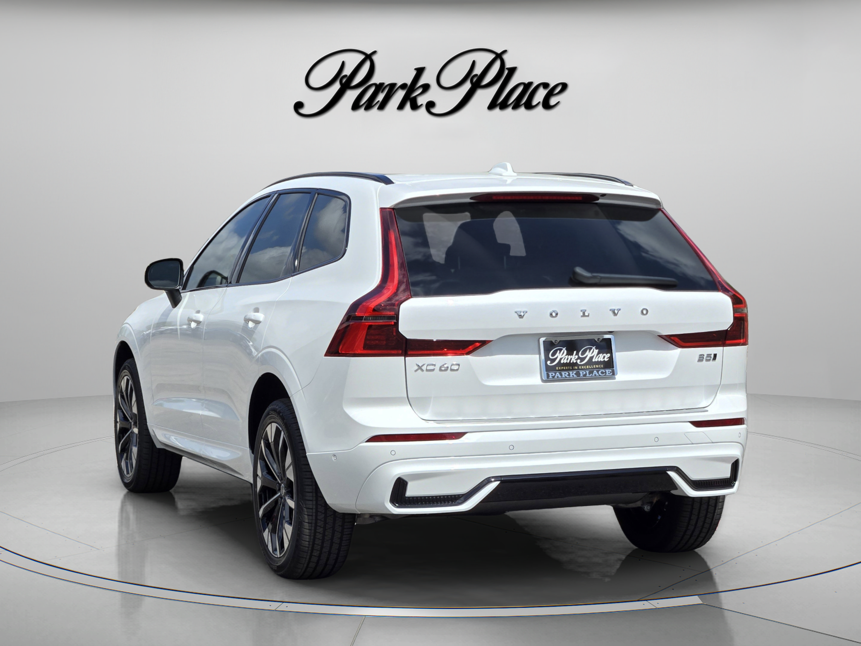 Used 2026 Volvo XC60 B5 Plus w/ Protection Package Premier AWD/4WD image 3