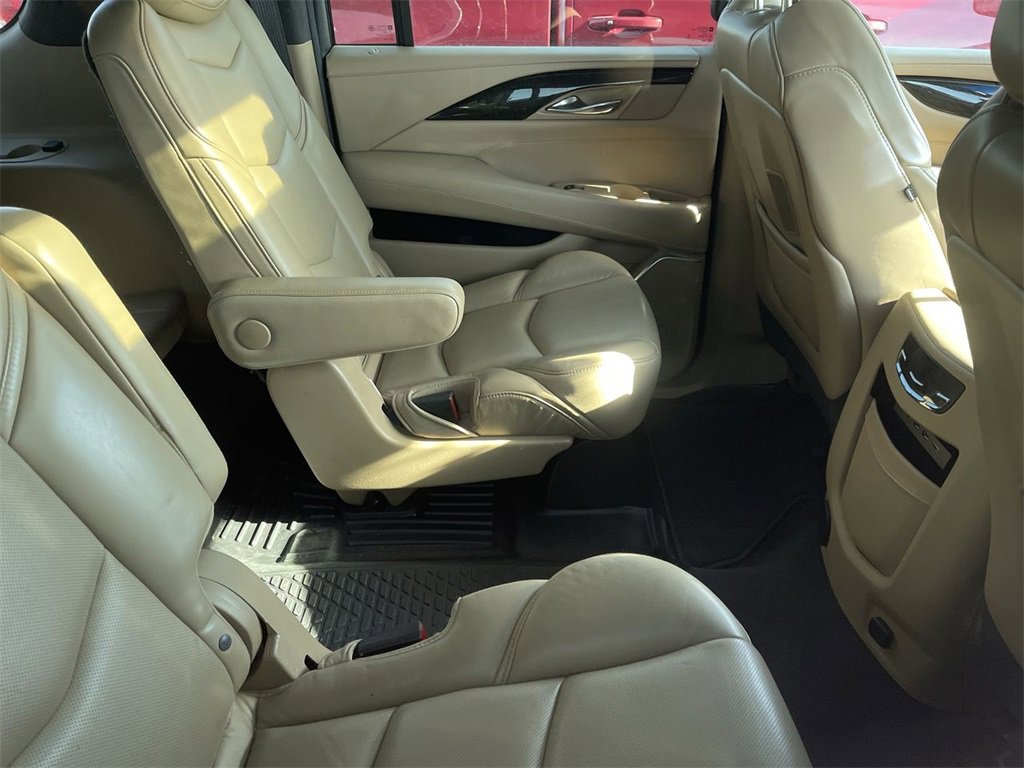 Used 2019 Cadillac Escalade ESV Platinum image 10