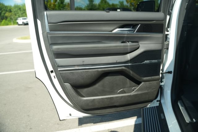 New 2026 Jeep Grand Wagoneer Summit AWD/4WD image 15