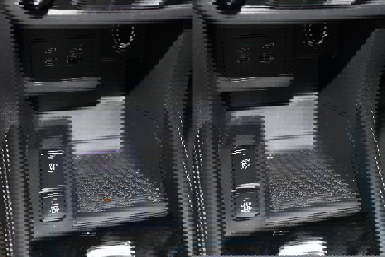 Used 2024 Nissan Kicks SR image 23