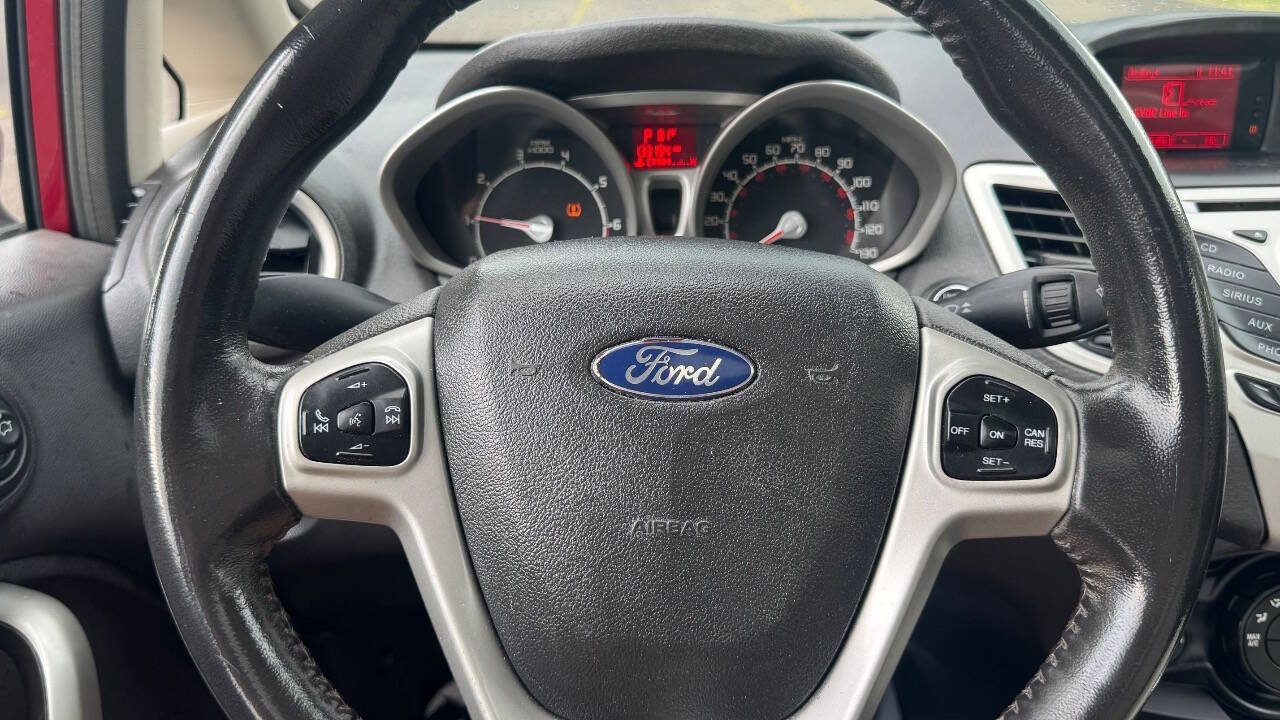 Used 2013 Ford Fiesta Titanium FWD image 12