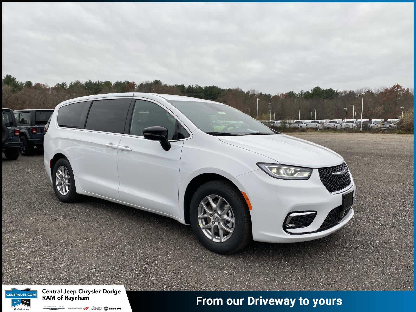 New 2026 Chrysler Pacifica Select FWD image 1
