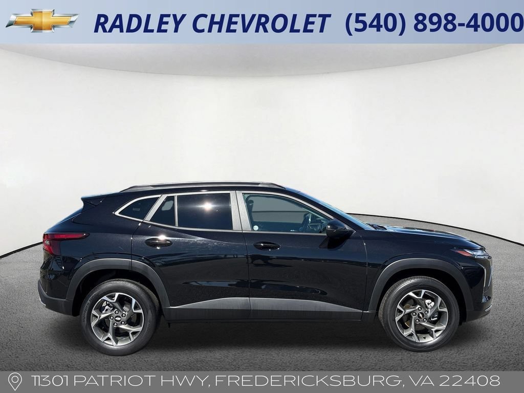 Used 2025 Chevrolet Trax LT w/ LT Convenience Package FWD image 20