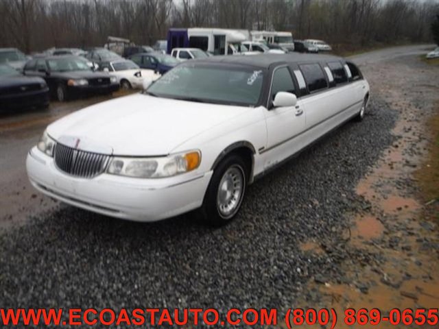 Used 2000 Lincoln Town Car Signature RWD image 3