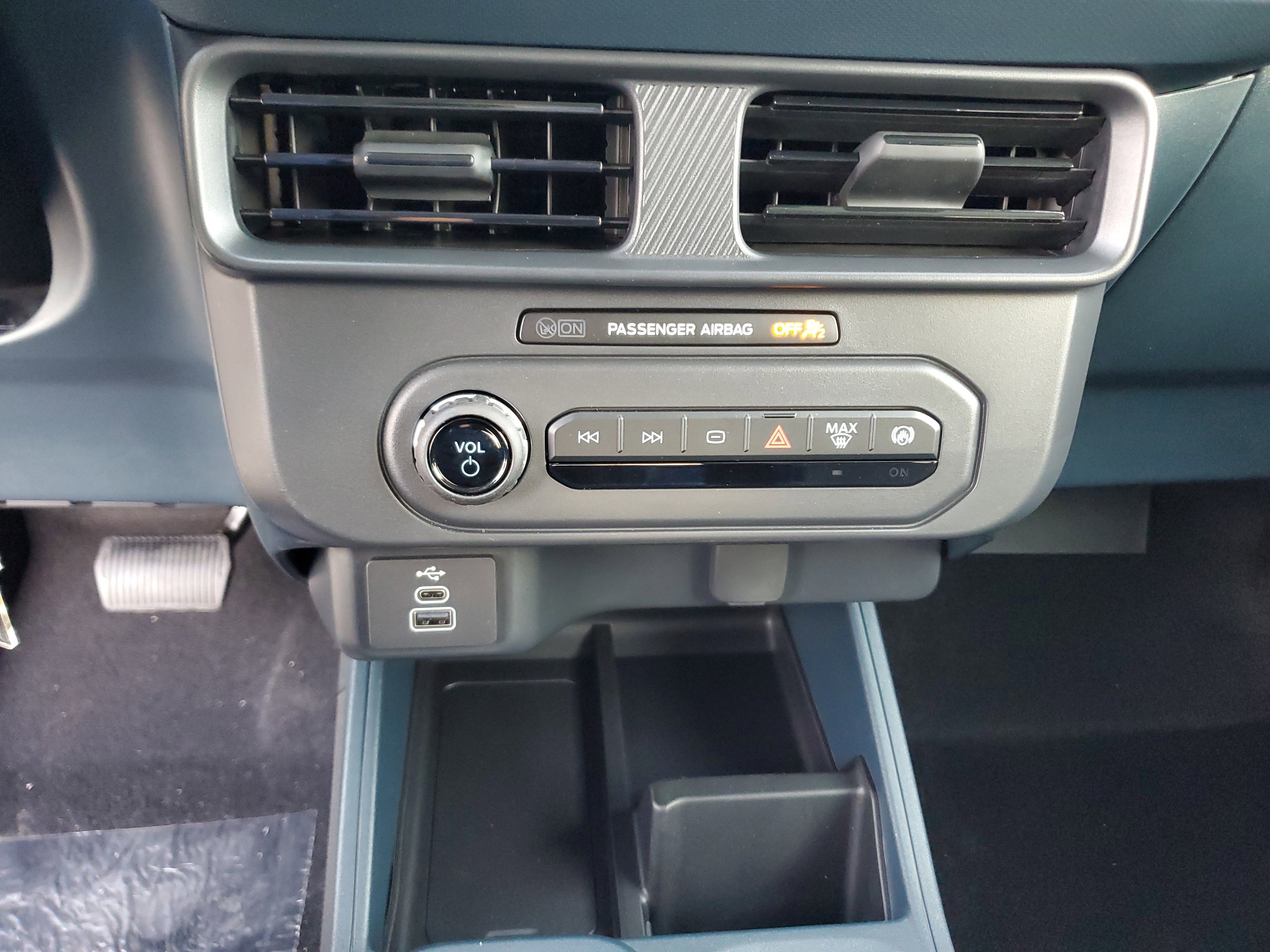 New 2025 Ford Maverick XL w/ Equipment Group 101A image 18