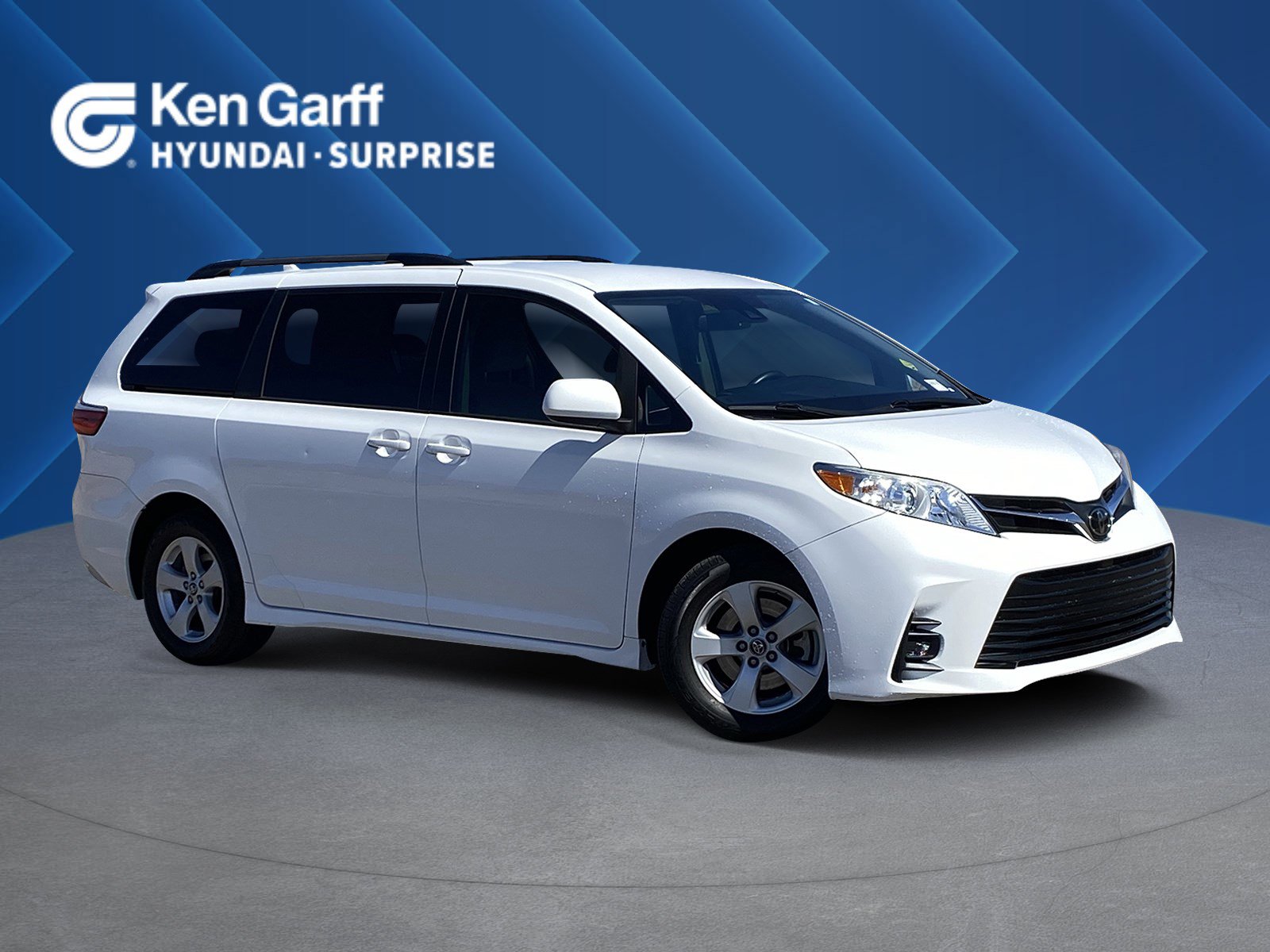 Used 2018 Toyota Sienna LE w/ Carpet Mat Package