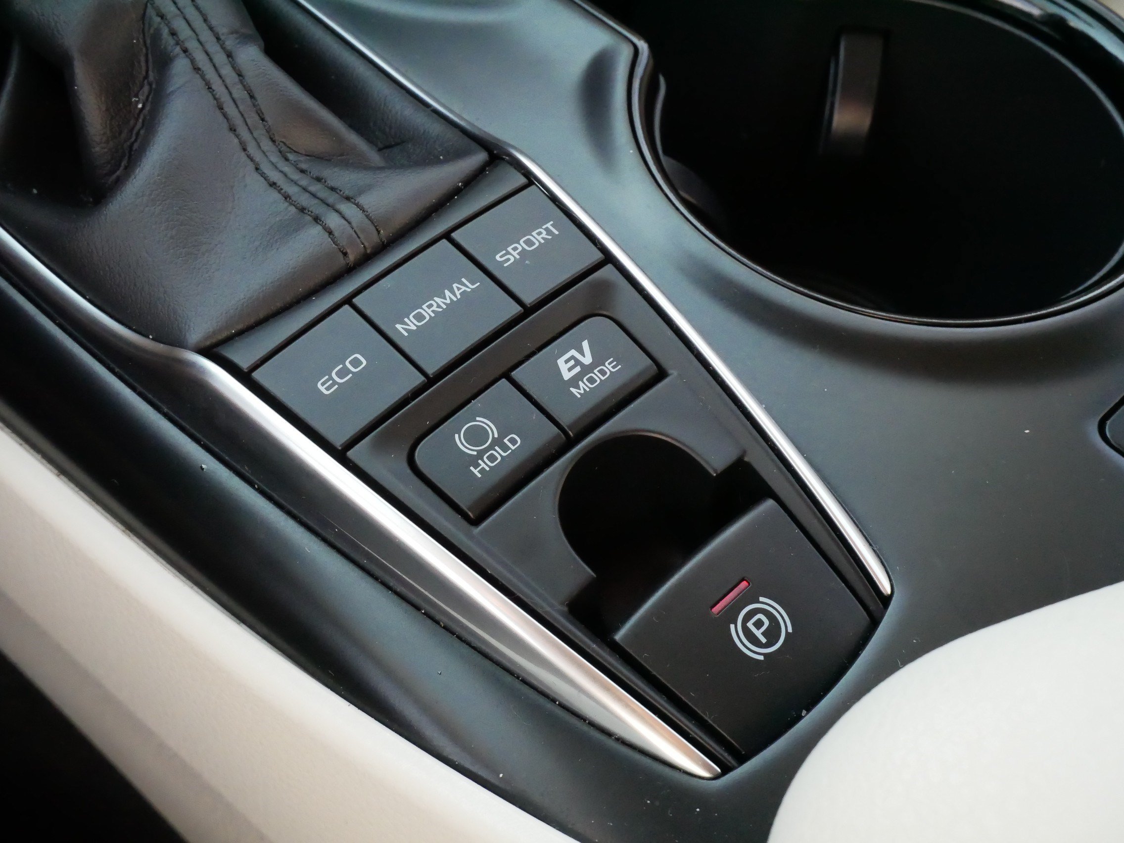 Used 2019 Toyota Camry LE FWD image 25